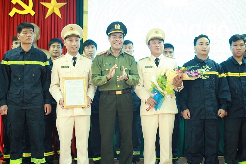Hà Tĩnh tổ chức lễ công bố quyết định thành lập đội PCCC huyện Hương Sơn