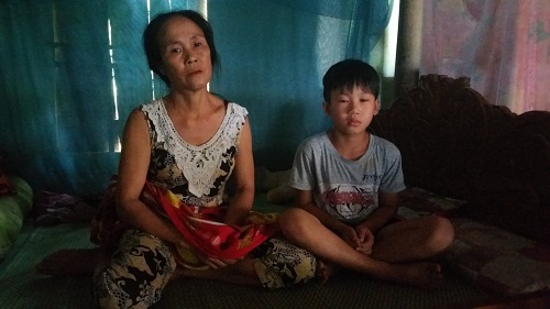 Hà Tĩnh: Hoàn cảnh đáng thương của cậu bé mồ côi trước năm học mới