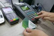 Ngăn chặn giao dịch 'khống' thẻ ngân hàng Ngăn chặn giao dịch 'khống' thẻ ngân hàng