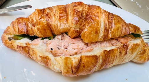 Điều tra, xử lý vụ nghi ngờ ngộ độc thực phẩm sau ăn bánh mì tại Nghệ An