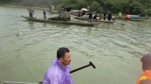 Lật đò đi chúc Tết ở Quảng Trị, 4 người chết và mất tích