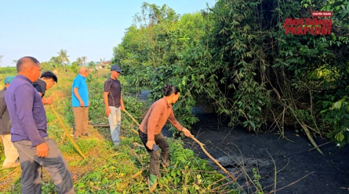 Nghệ An: Nước suối Khe Dứa giáp ranh 2 xã có màu đen, đặc quánh, bốc mùi hôi thối