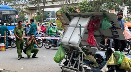 Người phụ nữ tử vong bất thường trên đường, cơ thể có nhiều vết thương