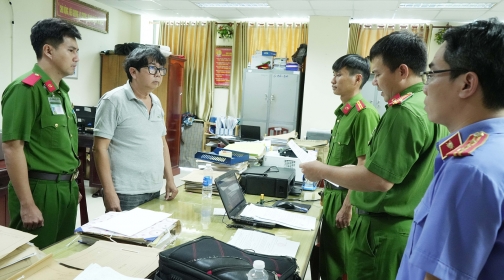 Khởi tố thêm 2 bị can trong đường dây buôn lậu gần 830.000 lít dầu